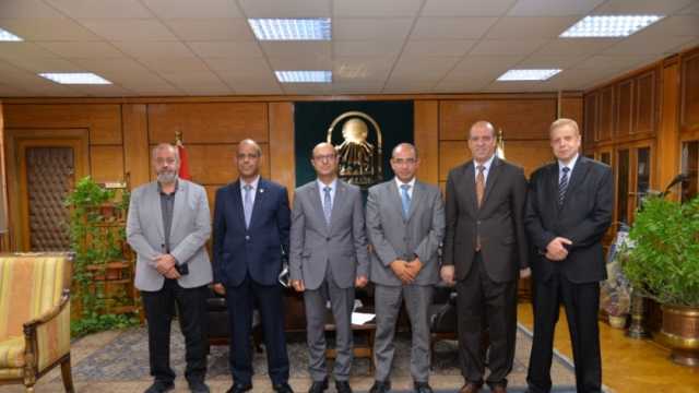 رئيس جامعة أسيوط: نسعى لرفع كفاءة ومهارات العاملين بالجهاز الإداري