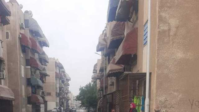 بدء إصلاح كسر في خط مياه عمومي بحي الضواحي ببورسعيد (صور)
