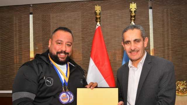 محافظ الغربية يستقبل حامد خلاف بطل العالم في القوة البدنية