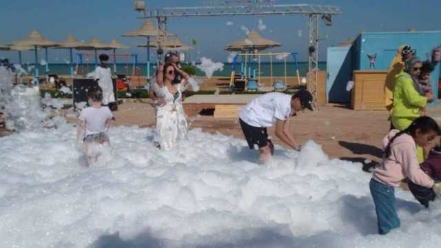 إقبال على حفلة «فوم» بشواطئ الغردقة مع ارتفاع درجة الحرارة (صور)