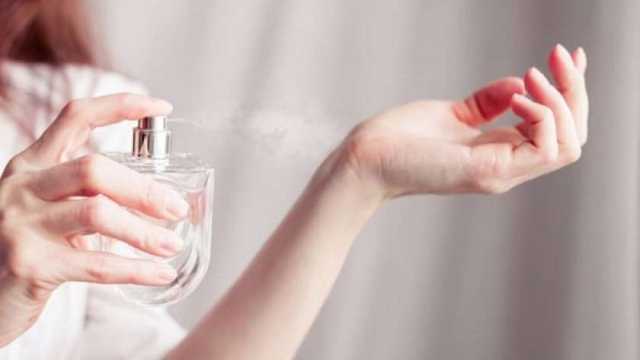 عنصر واحد يحافظ على رائحة العطر في جسدك طوال اليوم.. «هتوفر فلوسك»