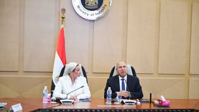 كامل الوزير ووزيرة البيئة يبحثان تيسير إجراءات التراخيص الصناعية