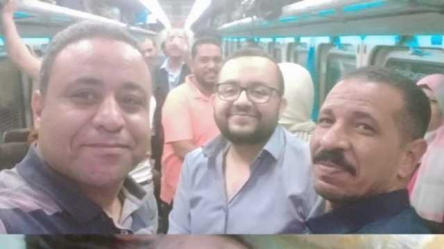 «شيكولاتة بدل الكانيولا».. طبيب يروي اللحظات الحرجة لولادة سيدة على قطار الصعيد