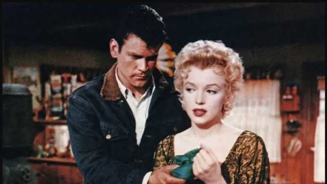 وفاة الممثل دون موراي حبيب مارلين مونرو في فيلم «Bus Stop»