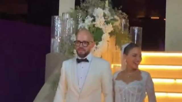 أحمد سعد يحيي حفل زفاف جميلة عوض (فيديو)