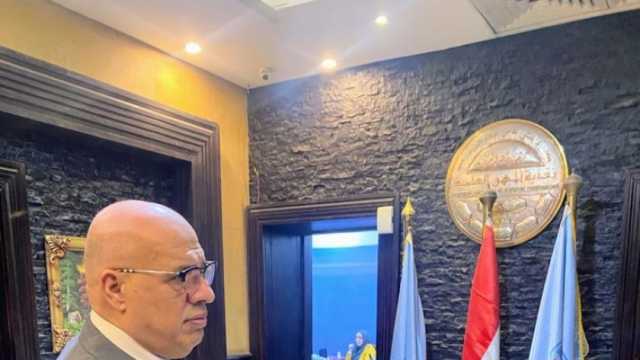 محافظة القاهرة تتابع استعدادات اللجان الانتخابية بحي الأزبكية (صور)