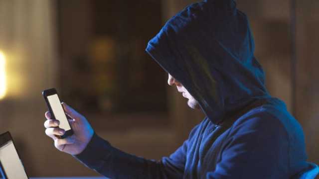 طريقة سريعة للحماية من جرائم الابتزاز.. 6 خطوات يجب اتباعها