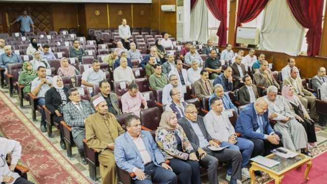 حظر سير سيارات النقل الثقيل بعواصم ومدن كفر الشيخ من 6 صباحا حتى 12 ليلا