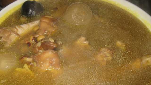 شوربة سحرية غنية بالكولاجين.. تقضي على مشاكل البشرة والشعر نهائيا