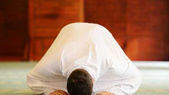 ماذا تفعل لو شككت في عدد ركعات الصلاة؟.. خطوة واحدة تعوضك في الحال