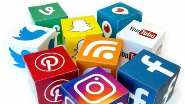 هل تتصفح وسائل التواصل الاجتماعي قبل النوم؟.. هذا ما سيحدث لك