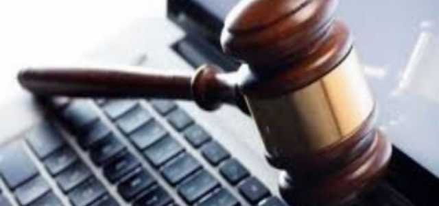 رئيس محكمة سابق: التعليق غير اللائق على «بوست» جريمة يعاقب عليها القانون