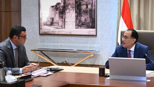 «مدبولي» لوزير الاسكان: تكليفات محددة من الرئيس بسرعة إنهاء المشروعات الكبرى