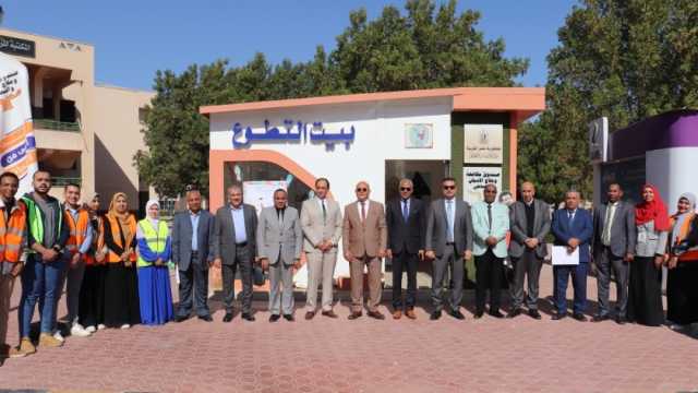 رئيس جامعة سوهاج ومساعد وزير التضامن يتفقدان سير العمل في «بيت التطوع»
