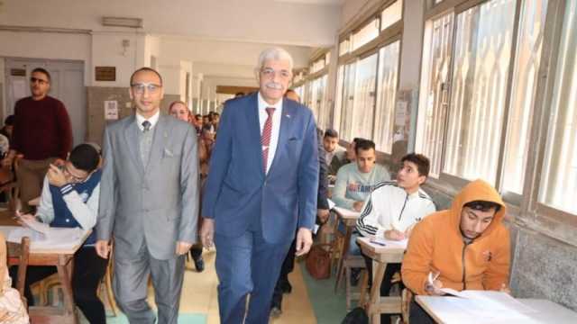 رئيس جامعة المنوفية يتفقد سير امتحانات الفصل الدراسي الأول بكلية الهندسة
