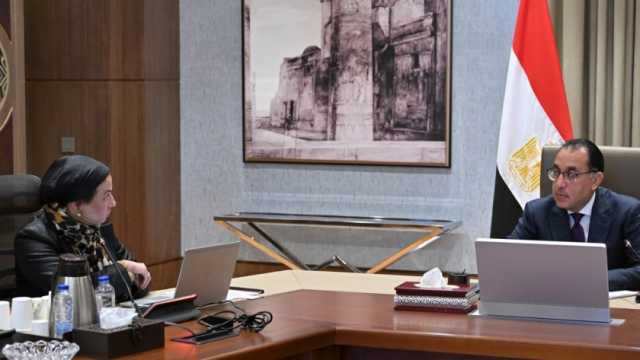 مدبولي يستمع لعرض وزيرة البيئة حول آليات التعامل مع نوبات تلوث الهواء