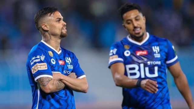 مهاجم برازيلي يدهش لاعبي الهلال بكلمة باللغة العربية.. «لا يقول غيرها»
