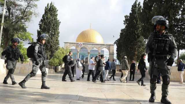 إعلام فلسطيني: 200 مستوطن اقتحموا باحات الأقصى بحماية شرطة الاحتلال الإسرائيلي