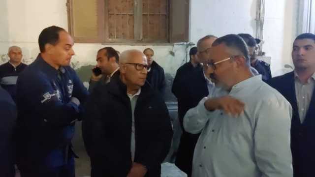 محافظ بورسعيد يشكر الأجهزة على جهودهم في التعامل مع حادث انهيار عقار بحي الشرق