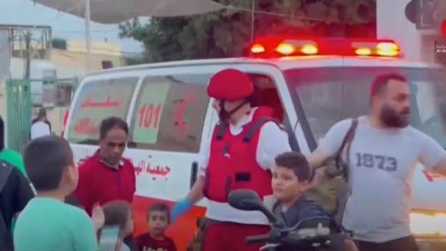 «القاهرة الإخبارية»: مصادر تنفي استشهاد جرحى فلسطينيين داخل سيارات الإسعاف في معبر رفح