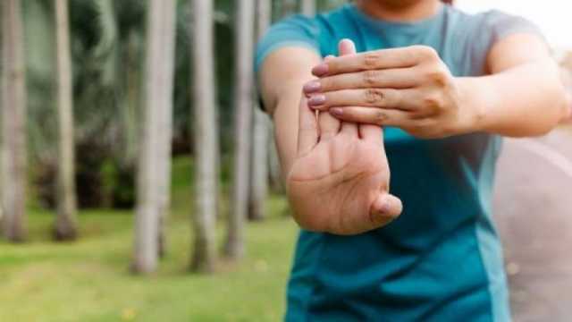 أبرزها الخمول.. أسباب زيادة آلام المفاصل في الشتاء وطرق العلاج