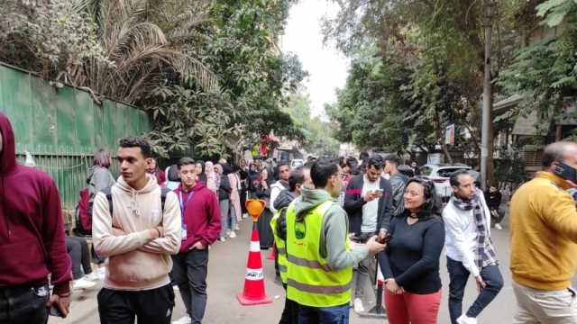 إقبال كثيف على لجان مصر الجديدة.. وانتشار المتطوعين لمساعدة الناخبين