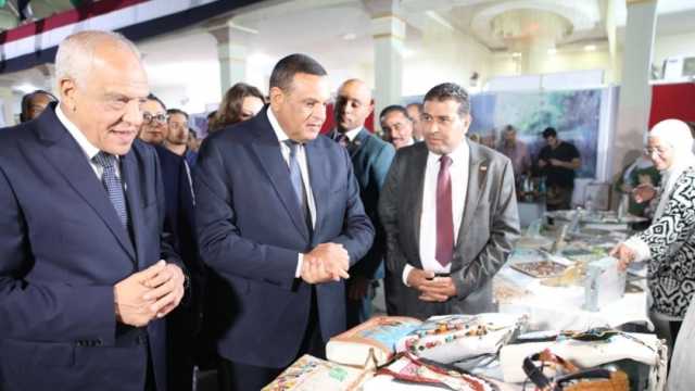 وزير التنمية المحلية ومحافظ الجيزة يفتتحان مهرجان التمور بنادي الزراعيين