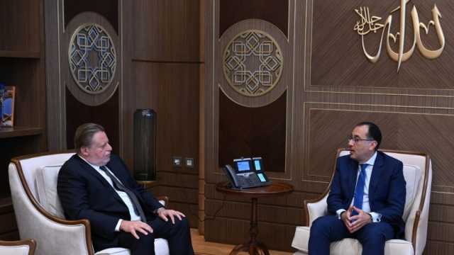 رئيس الوزراء يلتقي محافظ البنك المركزي لمتابعة عدة ملفات