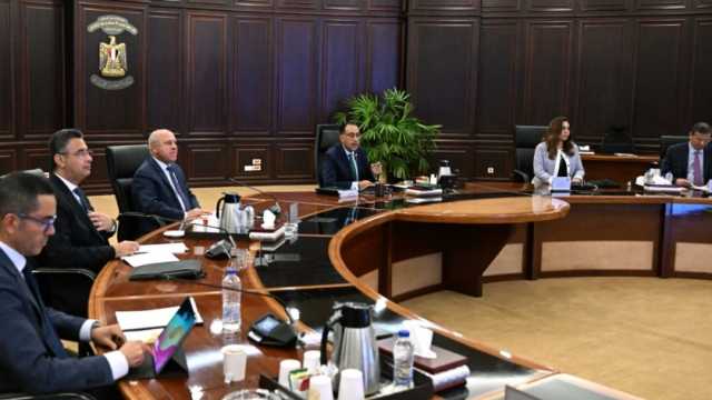 مدبولي يوجه بتوفير أماكن ثابتة لعرض السلع بأسعار مناسبة طوال العام