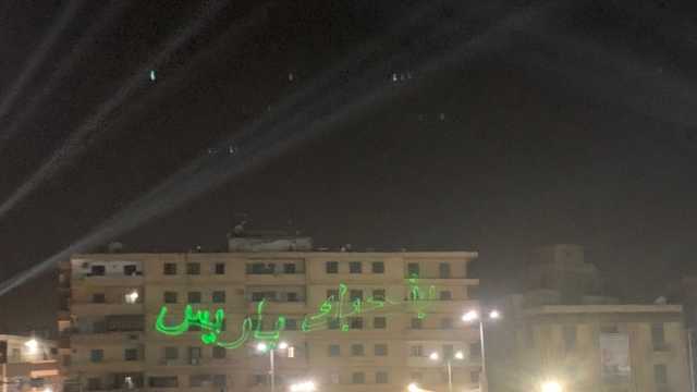 إضاءة واجهات المباني بالمنصورة بعبارات دعم وتأييد للرئيس السيسي