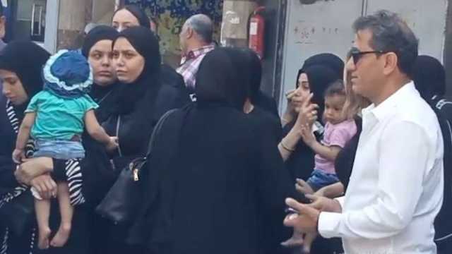 أحمد شيبة ينهار باكيا قبل استلام جثمان والدته: «عايز كل الناس تدعيلها»