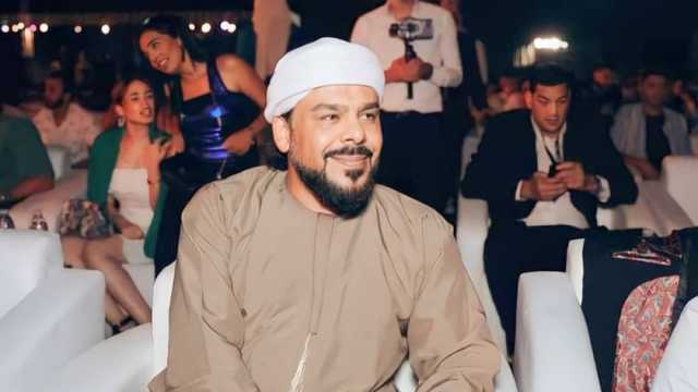 بالزي السيناوي.. منذر رياحنة يحتفل بنصر أكتوبر في العريش