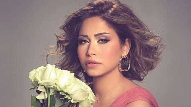 شيرين عبدالوهاب تقدم بلاغا للنائب العام ضد شخص تربح من حساباتها بالسوشيال ميديا