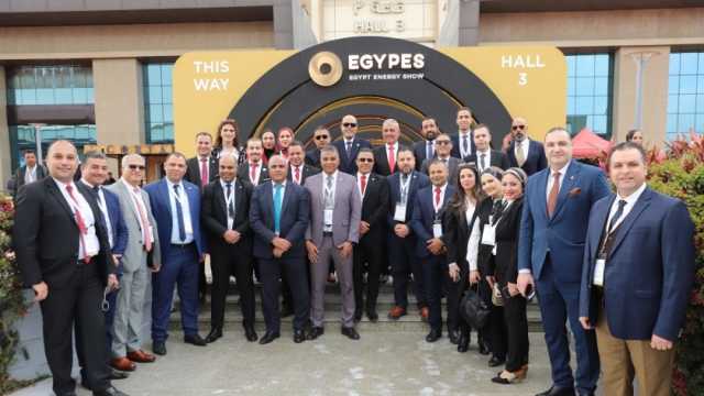 رئيس اتحاد العمال يتفقد أجنحة الشركات المشاركة بمعرض ومؤتمر مصر الدولي للبترول