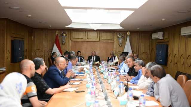 محافظ قنا يتابع مشروعات الخطة الاستثمارية: نعمل على خدمة المواطنين
