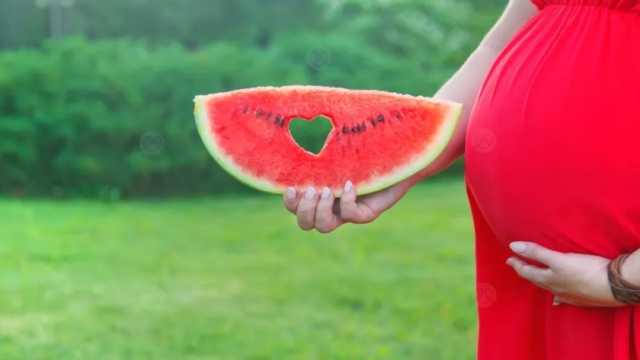 أضرار البطيخ على الحامل.. أبرزها الإصابة بالسكري