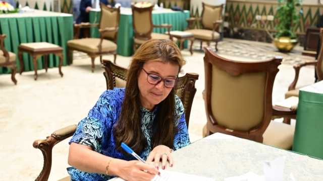 النائبة شيرين عليش توقع تزكية ترشيح السيسي لفترة رئاسية جديدة