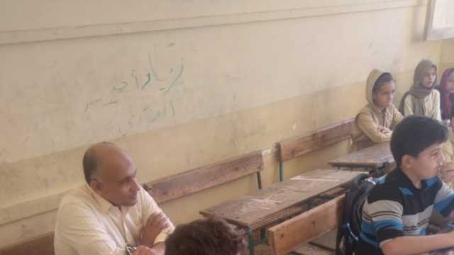 «تعليم مطروح» توجه بتكثيف برامج تطوير مهارات القراءة والكتابة للتلاميذ