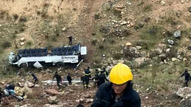 انقلاب أتوبيس بالأردن في وادٍ عميق والسبب «الكاميرا» (فيديو)