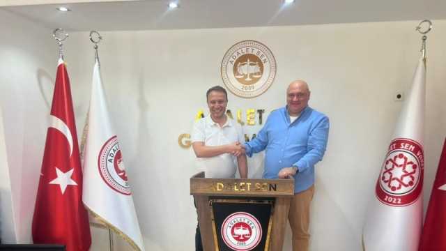 نقيب العاملين بالنيابات يوقع بروتوكول تعاون مع نقابة العدالة بـ«أنقرة»