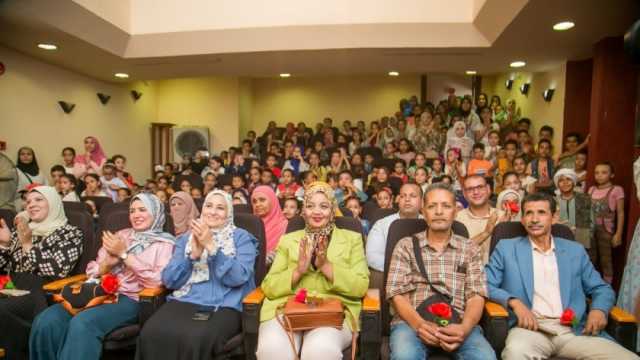 أطفال القرى يبحرون إلى أعماق البحار وأركان المجرة في مسرح ملتقى الدوير بأسيوط