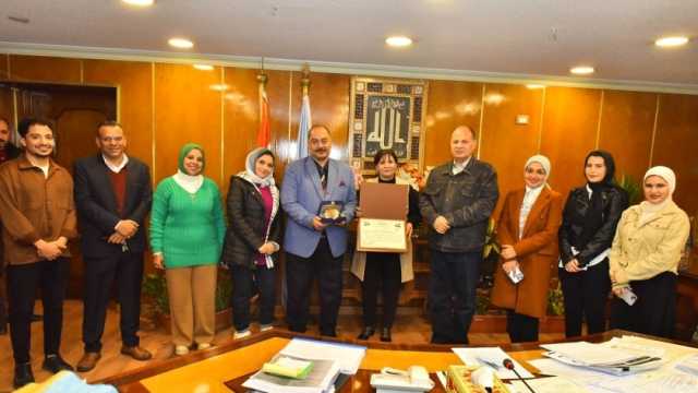 محافظ أسيوط يلتقى طلاب كلية التربية النوعية لاستعراض المشروعات القومية