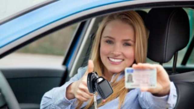 وزير الداخلية يحدد رسوم استخراج التصاريح المؤمنة لتسيير المركبات مؤقتا