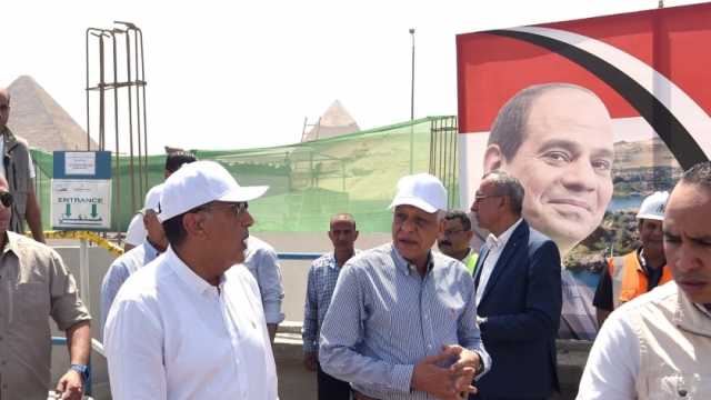 مدبولي يتابع تطوير محيط المتحف الكبير.. طلاء الواجهات وزراعة نخيل وإزالات