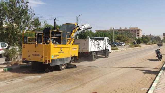 حملات نظافة وتجميل بشوارع مدينة الخارجة في الوادي الجديد