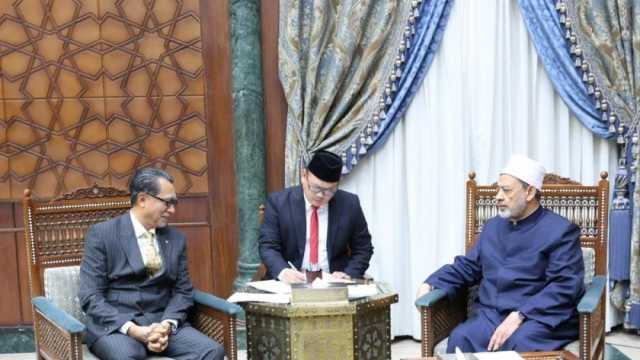 الطيب: طلاب إندونيسيا الوافدين للدراسة بالأزهر مثال في الأخلاق والاجتهاد