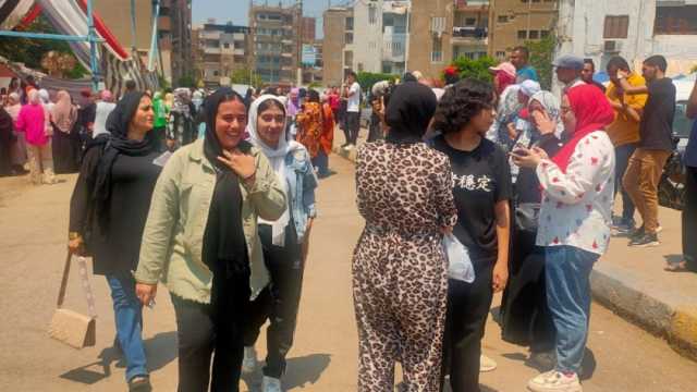فرحة بين طلاب الثانوية العامة 2024 بالقليوبية لسهولة امتحانات اليوم