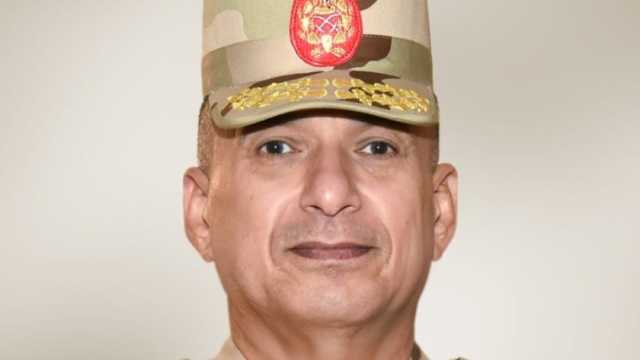 الرئيس السيسي يصدق على ترقية قائد قوات الدفاع الجوي لرتبة الفريق