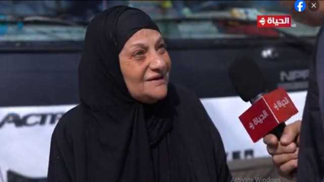 «واحد من الناس» يساعد مسنة بمبلغ مالي لتسديد ديونها