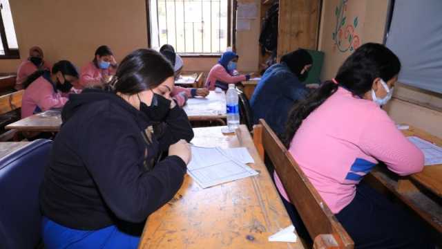 «التعليم» تتيح أهم الأسئلة لامتحانات نصف العام الصف الثاني الثانوي.. اعرف الرابط